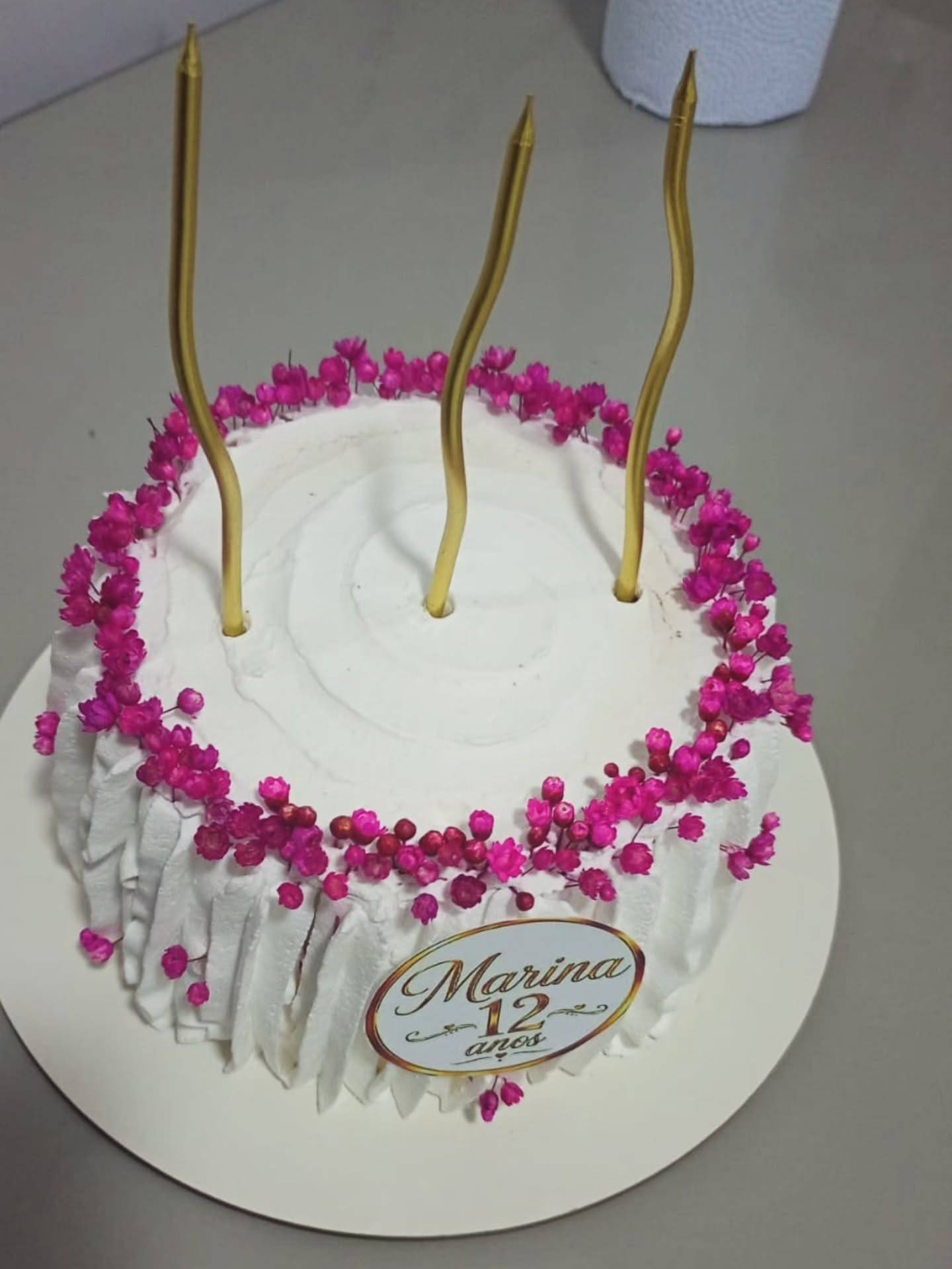 Bolo de aniversário feito pela Dona Alba