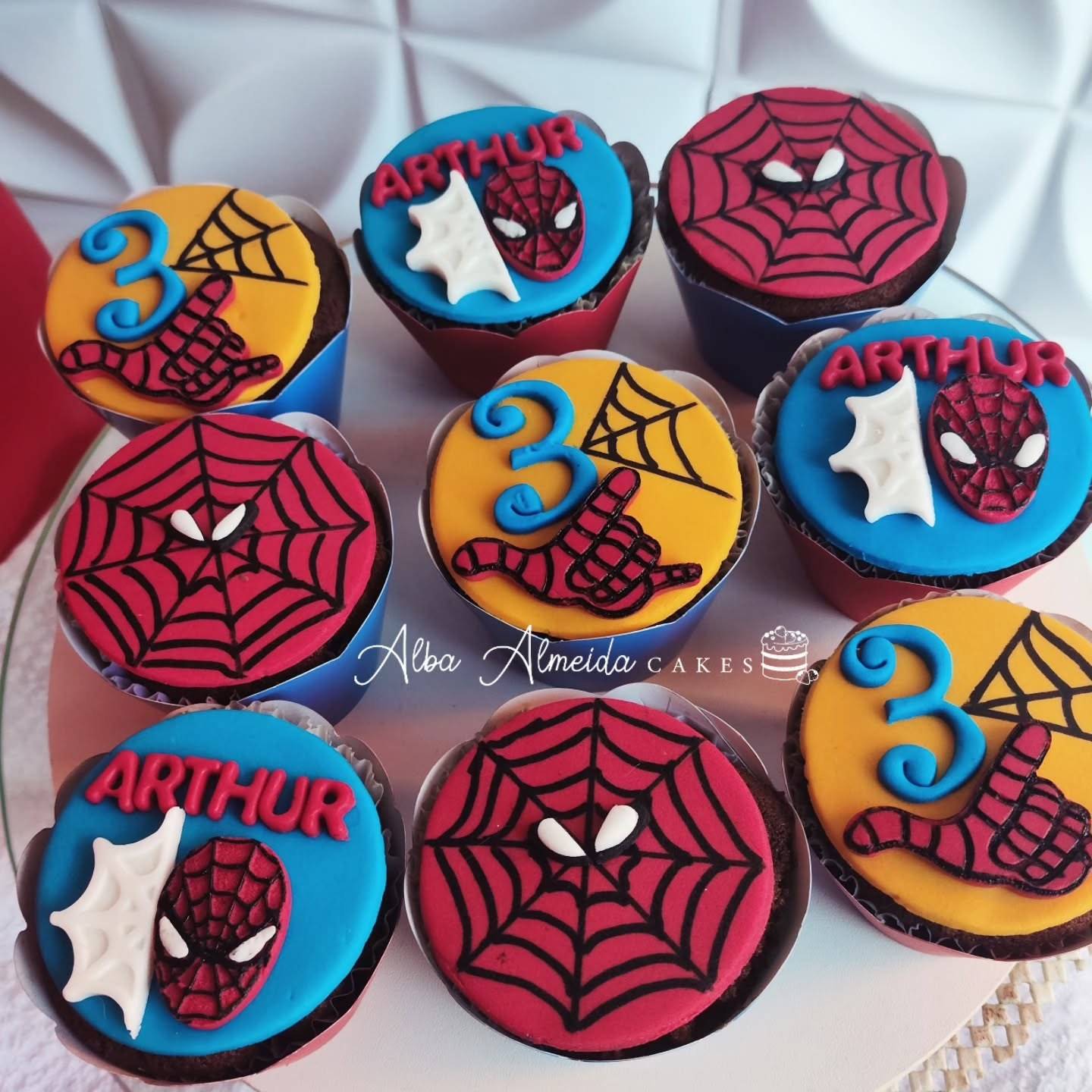 Outro cupcakes personalizados da Dona Alba